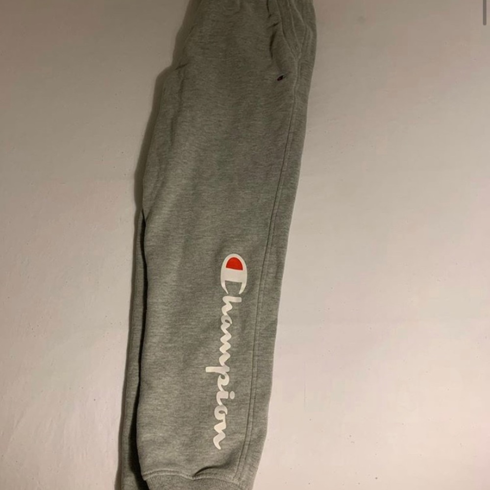 Champion sweatpants size xl in girls